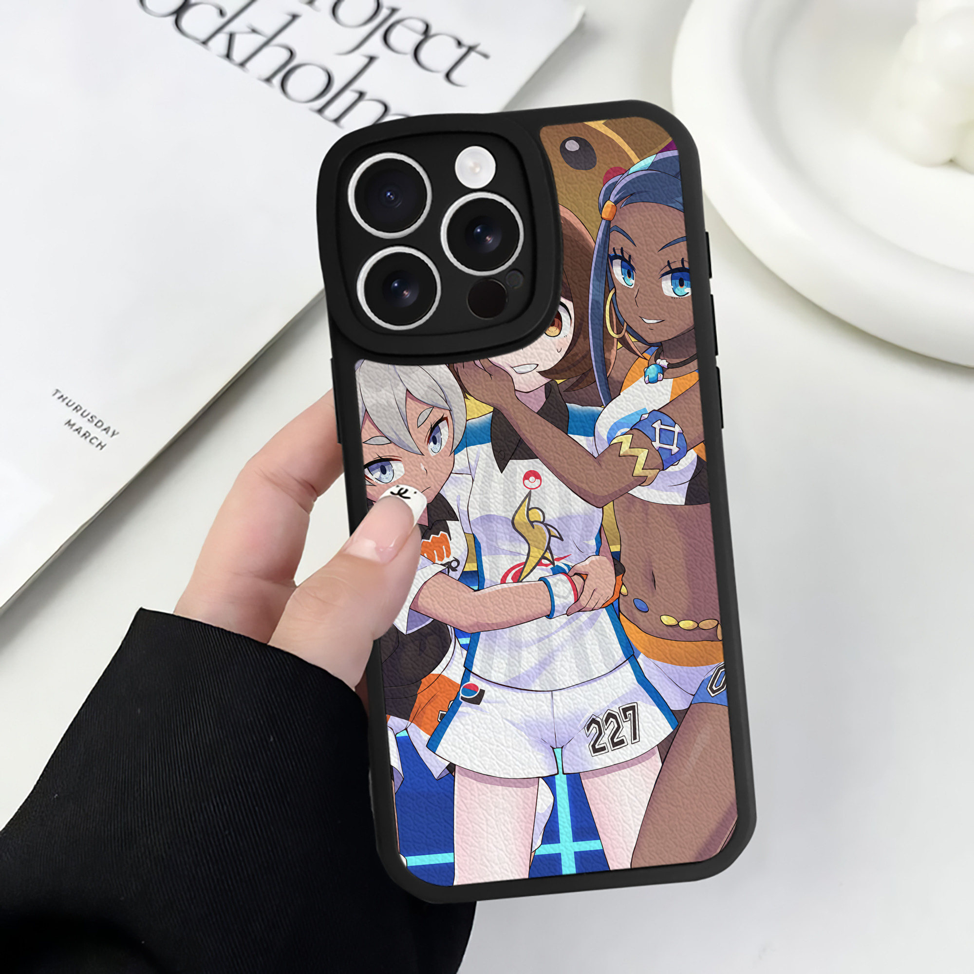 （画像用） ポケットモンスター Pokémon 【iPhone 16シリーズ対応】シリコンスマホケース（レザー調） 材質：シリコン